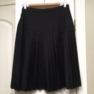 Black wool pleated skirt, US4
